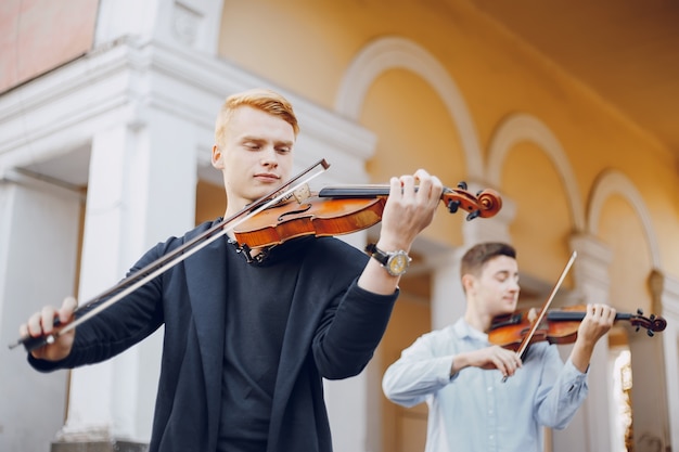 ragazzo con violino