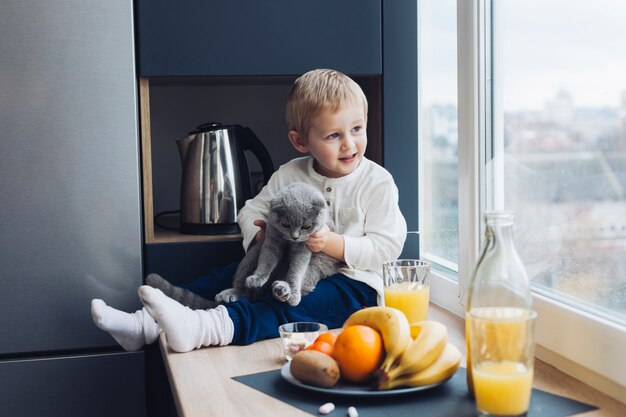 Ragazzo e gatto