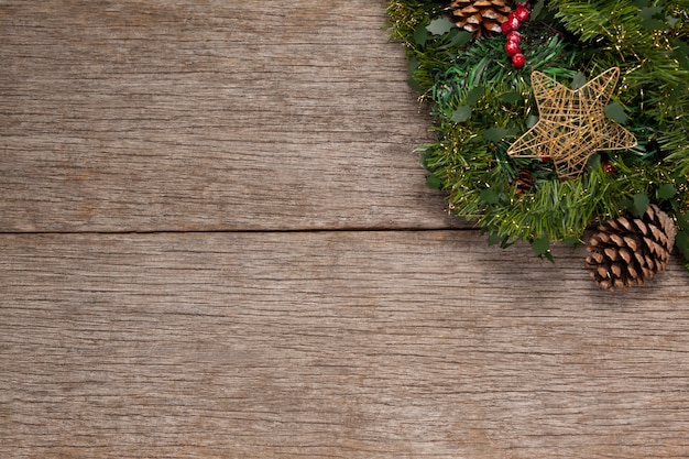 Ramo di un albero di Natale con una stella