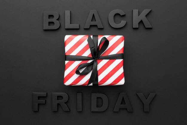 Regalo incartato per le vendite del venerdì nero