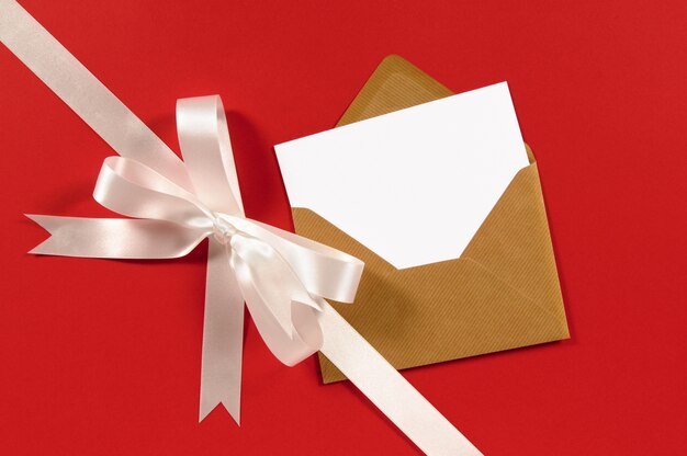 regalo Nastro bianco con carta di invitare