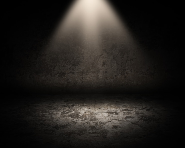 Foto gratuito rendering 3d di un interno di una stanza grunge con riflettori che brillano verso il basso
