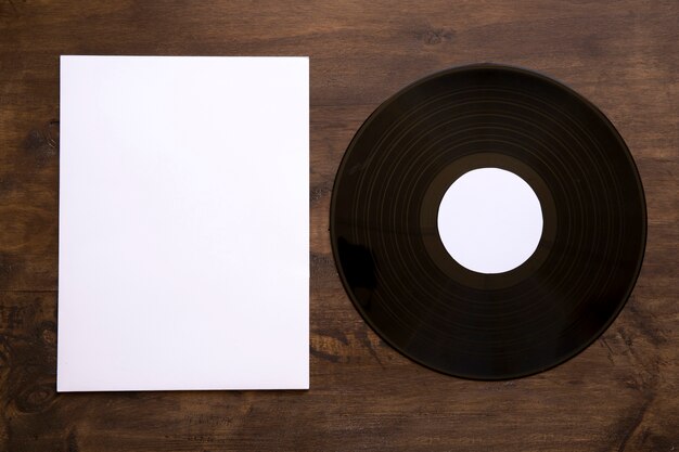 Retro vinile e mockup di carta