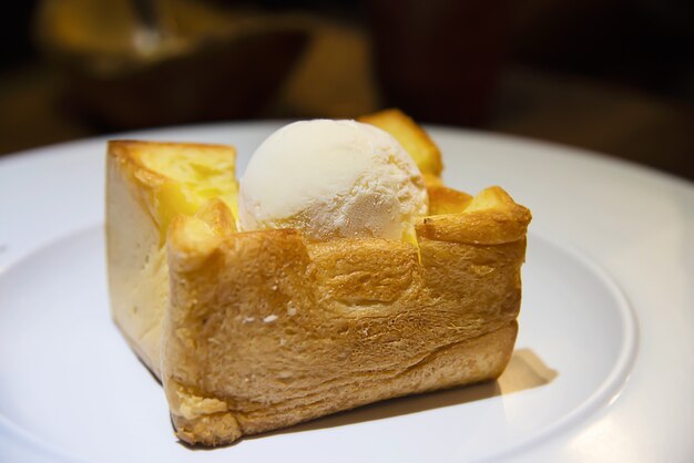 Ricetta del toast del gelato su pane