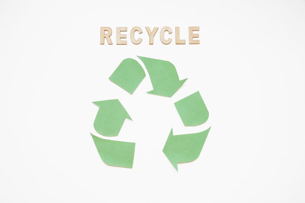Ricicla i personaggi con il logo verde
