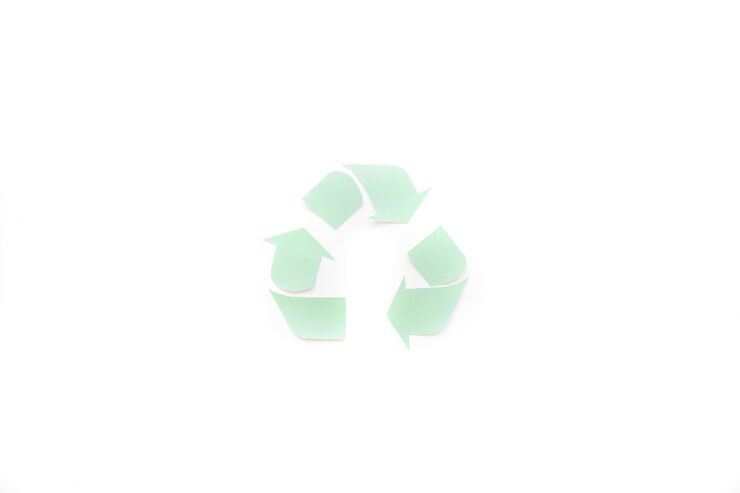 Foto gratuito riciclare il logo su sfondo bianco