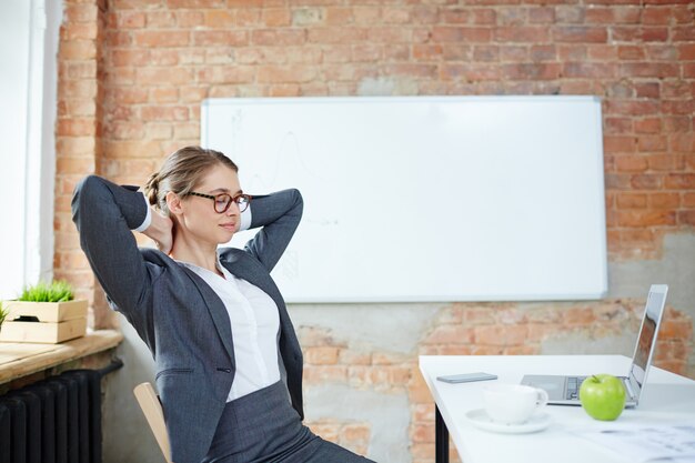 Rilassarsi sul posto di lavoro