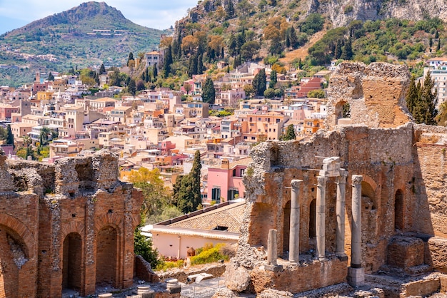 Ripresa aerea dell'antico teatro greco di Taormina