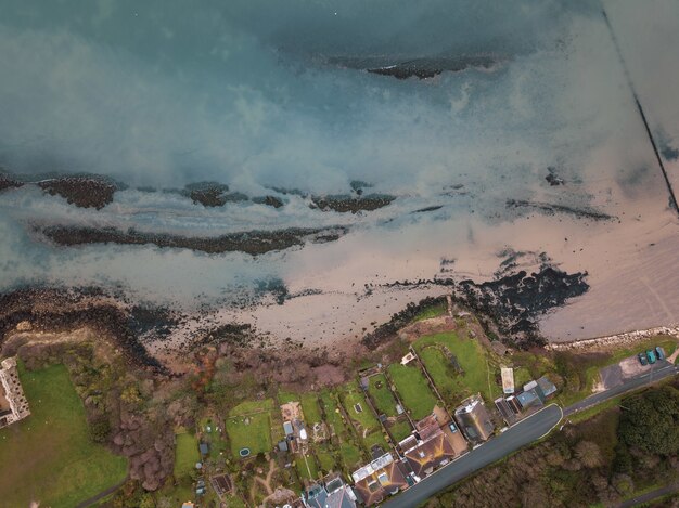 Ripresa aerea dell'area della spiaggia di Sandsfoot, Weymouth, Dorset, scattata con un drone