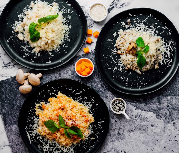 Riso e funghi con formaggio in cima