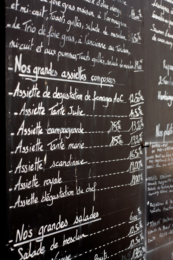 Foto gratuito ristorante menu di bordo a parigi