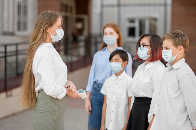 Ritorno a scuola durante il concetto covid