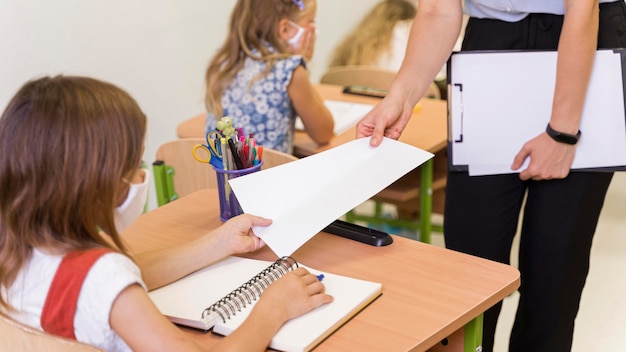 Ritorno a scuola durante il concetto covid