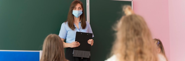 Ritorno a scuola durante il concetto covid