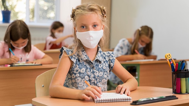 Ritorno a scuola durante il concetto di covid