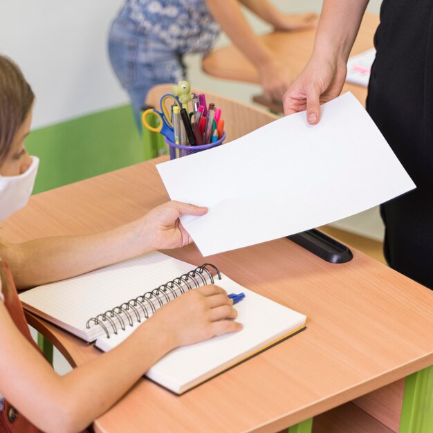 Ritorno a scuola durante il concetto di covid