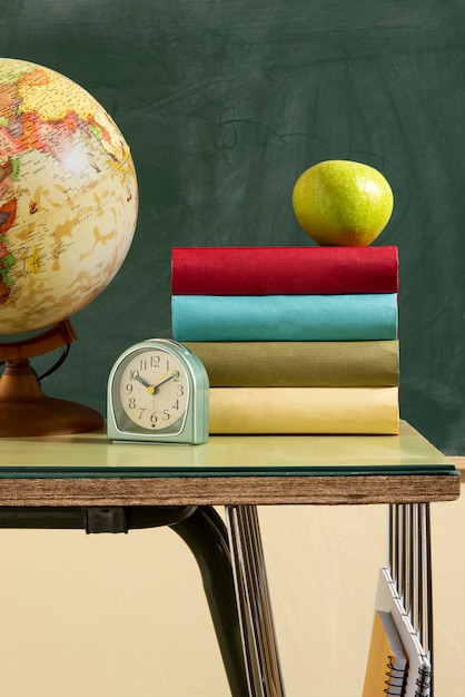 Ritorno al concetto di scuola con varie forniture