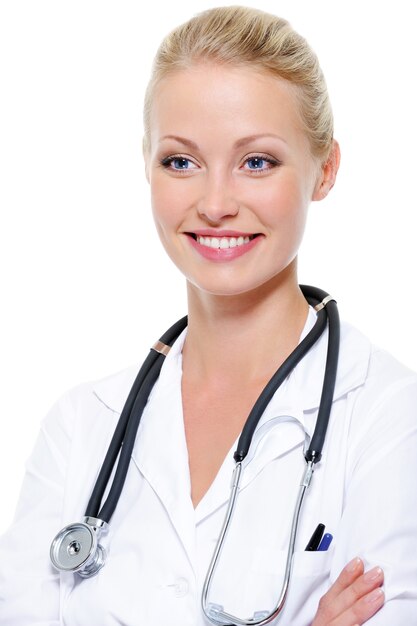Ritratto del riuscito medico femminile allegro sopra su bianco