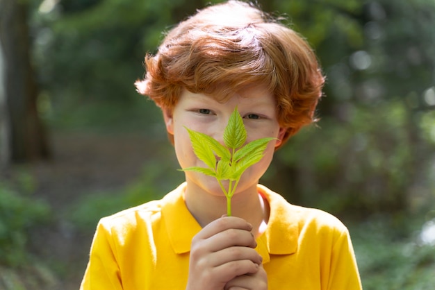 Ritratto di bambino nella natura