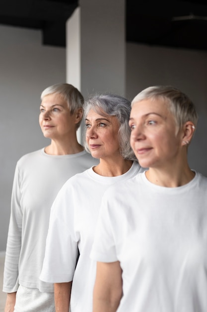 Ritratto di donne anziane in palestra