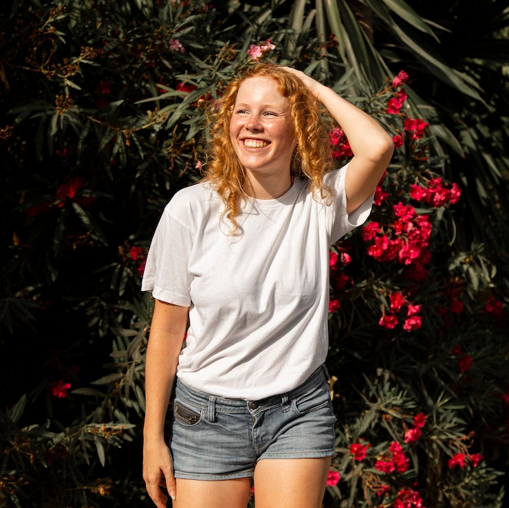 Foto gratuito ritratto di giovane ragazza sorridente