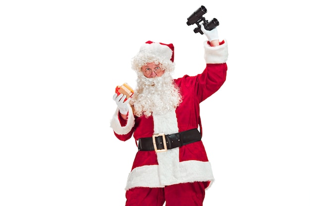 Ritratto di uomo in costume di Babbo Natale