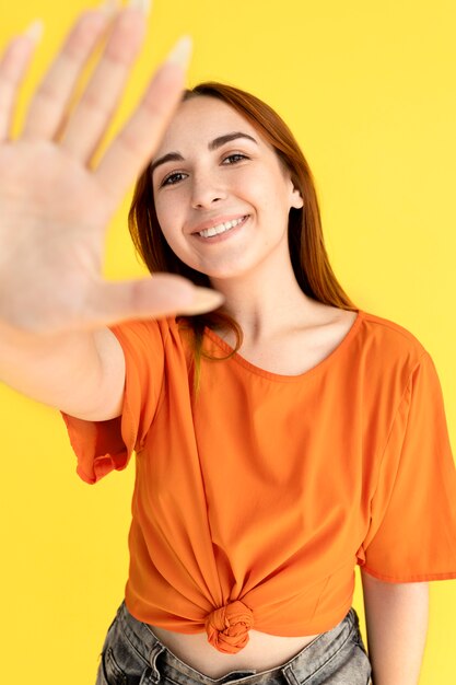 Ritratto in studio di adolescente