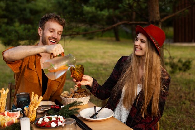 Riunione di famiglia per celebrare l'inverno