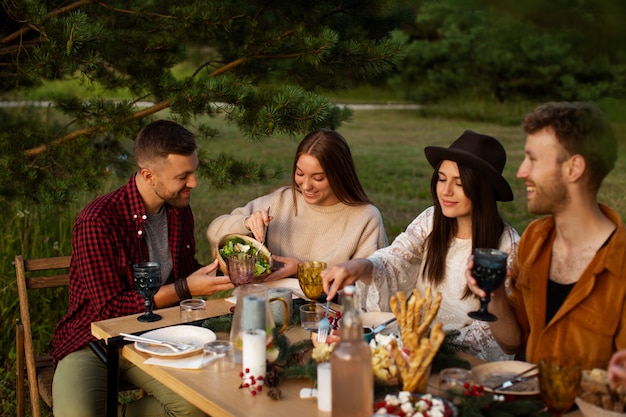 Riunione di famiglia per celebrare l'inverno