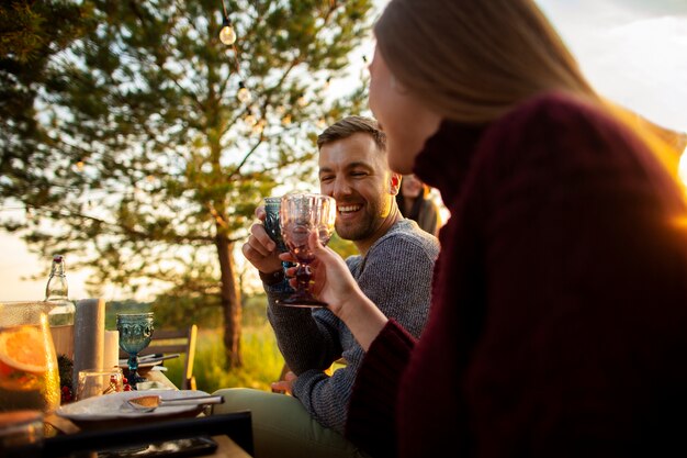 Riunione di famiglia per celebrare l'inverno