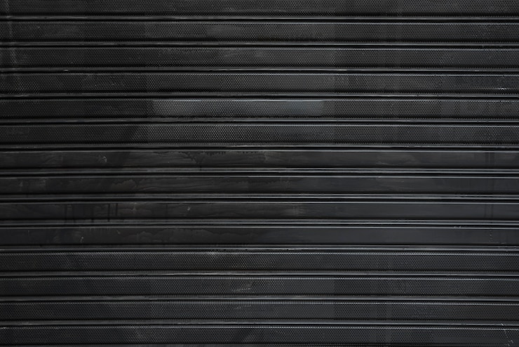 Foto gratuito rivestimento profilato nero