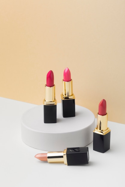 Rossetto con sfumature rosa ad alto angolo