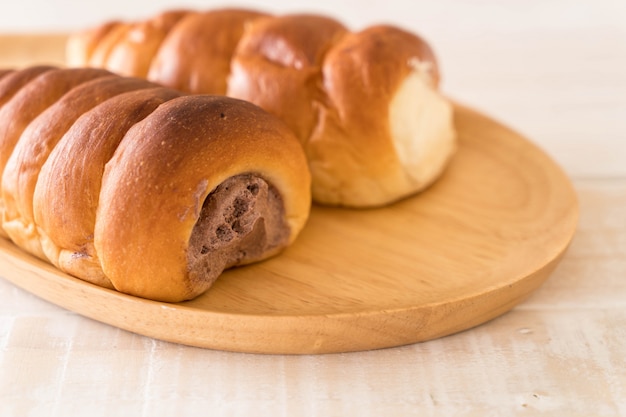 rotolo di pane con crema