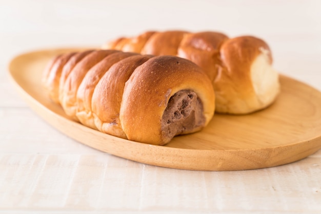 rotolo di pane con crema