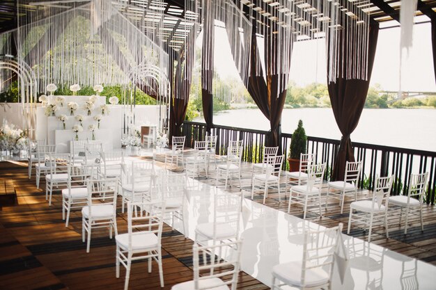 Sala per matrimoni con vista su un lago