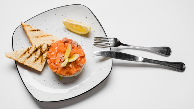 Salmone gourmet e pane tostato