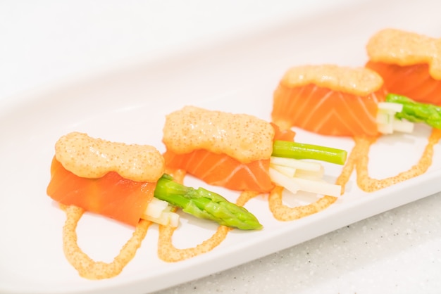 Salmone Roll asparagi