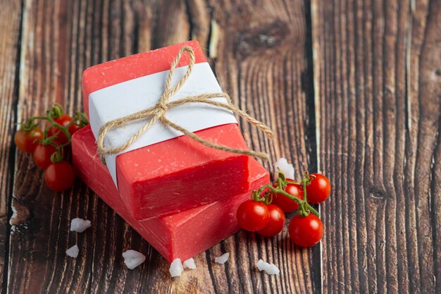 Sapone al pomodoro per la cura della pelle del corpo