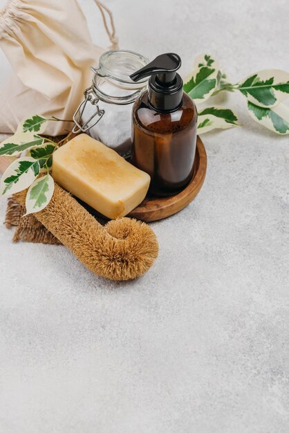 Sapone fatto in casa e olio per il corpo ad alta vista