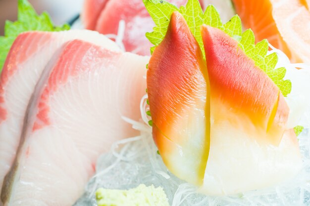 Sashimi fresco crudo