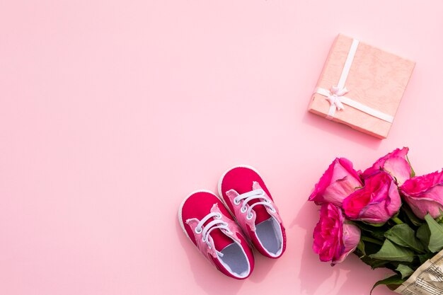 Scarpe da bambino e regalo per il compleanno