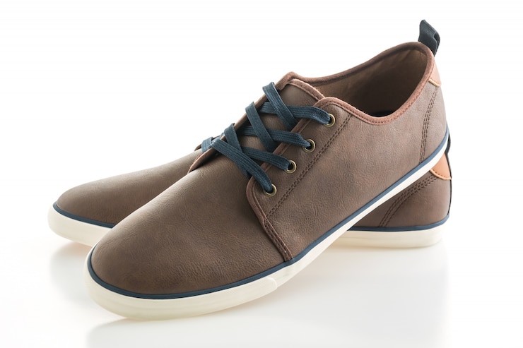 Foto gratuito scarpe in pelle marrone
