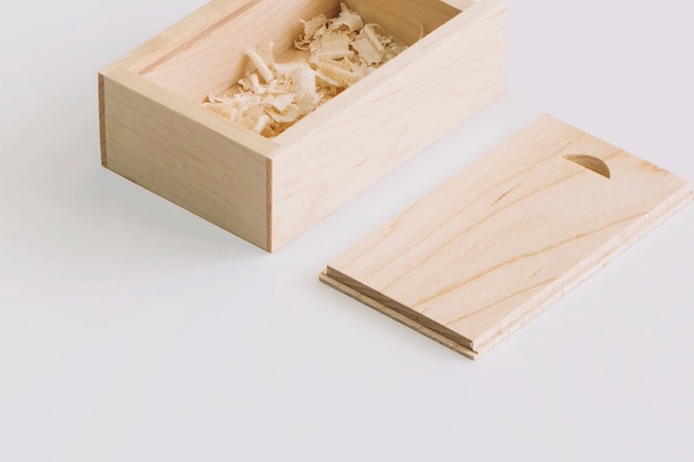 Scatola di legno con triturazione