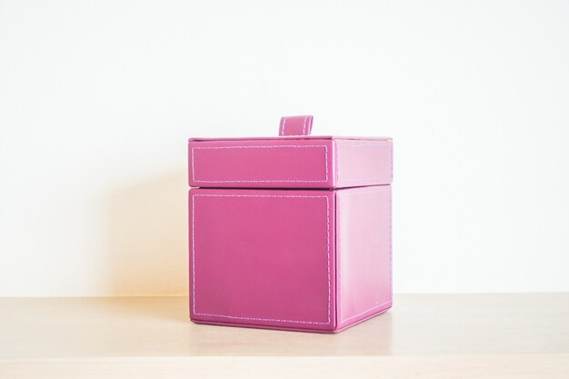 scatola in pelle rosa