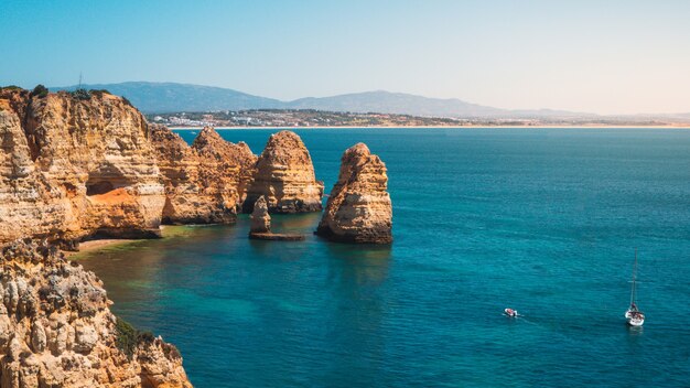 Scatto ipnotizzante di Ponta da Piedade, un punto panoramico in Portogallo