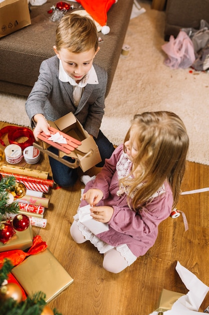 Scena di Natale con i bambini