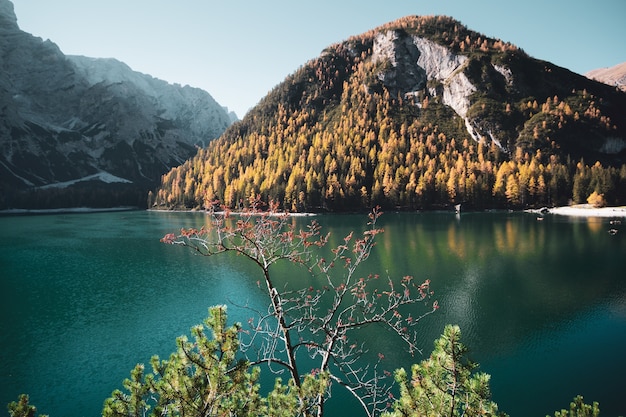 Scenario mozzafiato del Parco naturale di Fanes-Sennes-Braies Braies, Italia