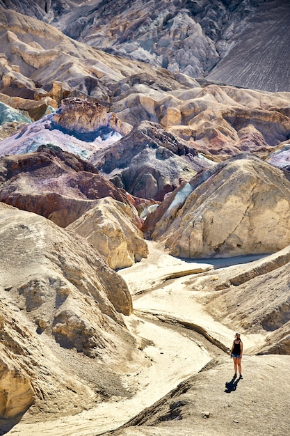 Scenario soleggiato della tavolozza dell'artista nel Parco Nazionale della Valle della Morte, California
