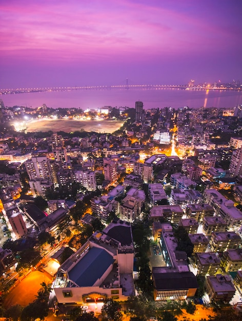 Scene al crepuscolo a Mumbai