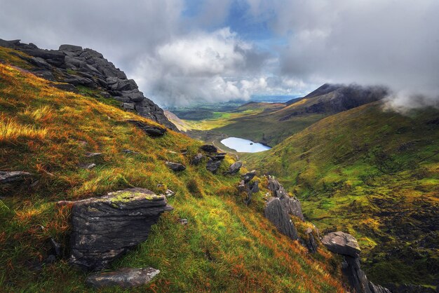 Scenic shot del Carrauntoohil nella penisola di Iveragh nella contea di Kerry, Irlanda